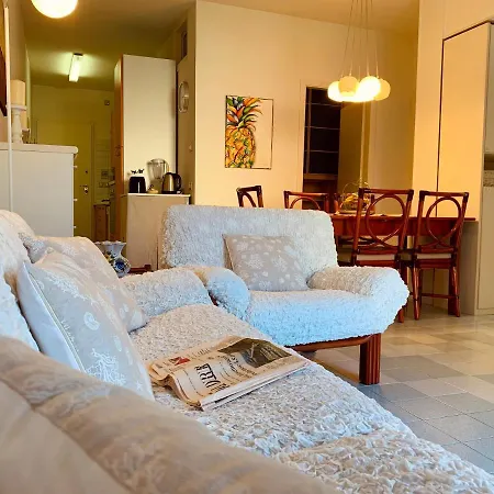 Apt 1 Garden Apartment *